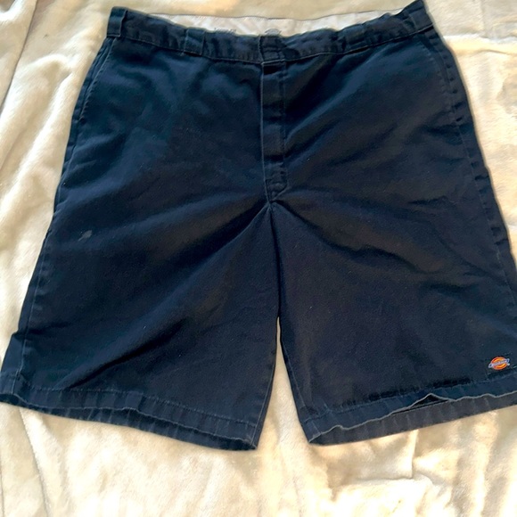 Black dickies cargo shorts size 44 - Picture 1 of 3